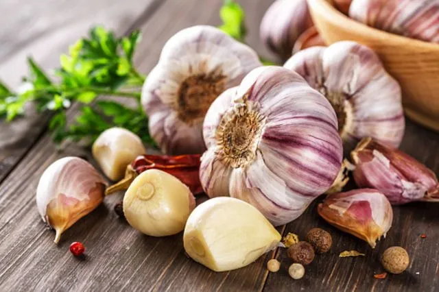 l'ail. indispensable en gastronomie méridionale