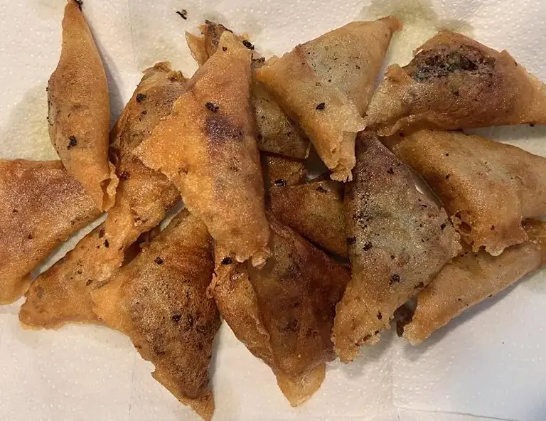 penser à bien absorber l'huile résiduelle de cuisson avant de servir