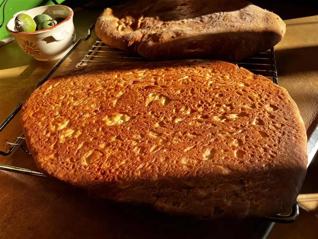 les fougassettes sont cuites - on les fait refroidir et un peu sécher