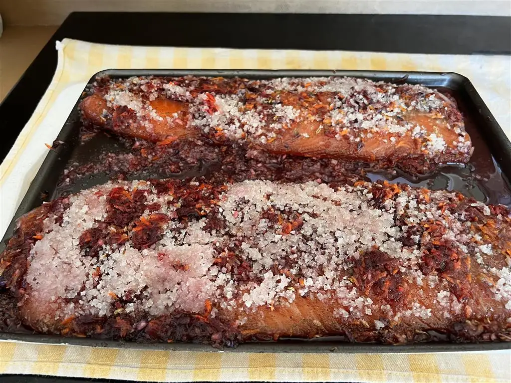 enrobage des filets de saumon pour le gravlax