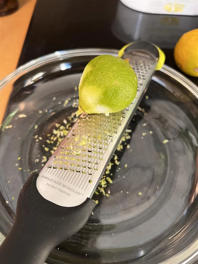 on rape les zestes de bergamote 