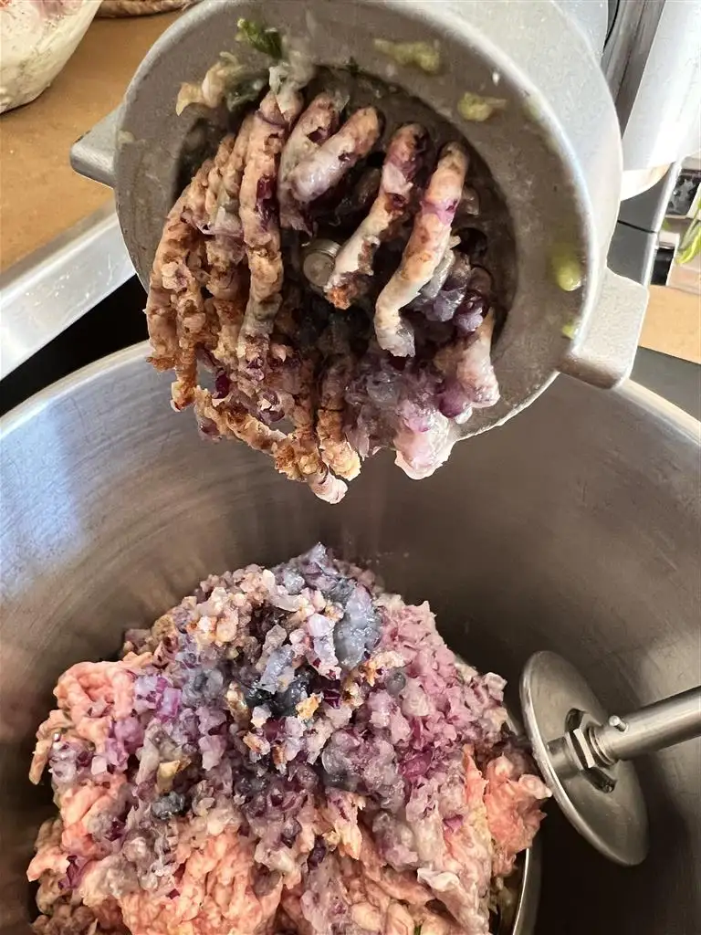  tout est passé au hachoir à viande hachée pour les samoussas réunionnais