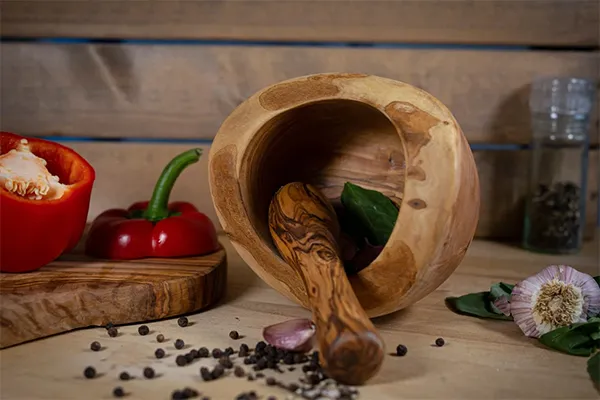 le pilon en bois d'olivier de provence