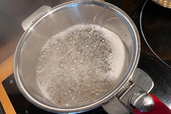 cuire le sucre pour la meringue italienne