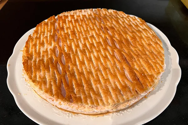 on recouvre avec la dernière pâte feuilletée glacée