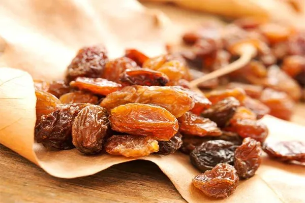 raisins secs blonds et bruns