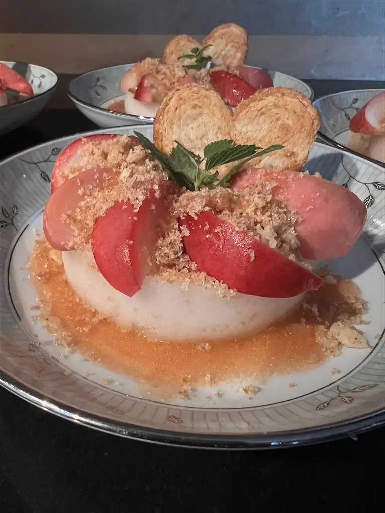 sorbet feuilles de figuier et pèches pochées au naturel