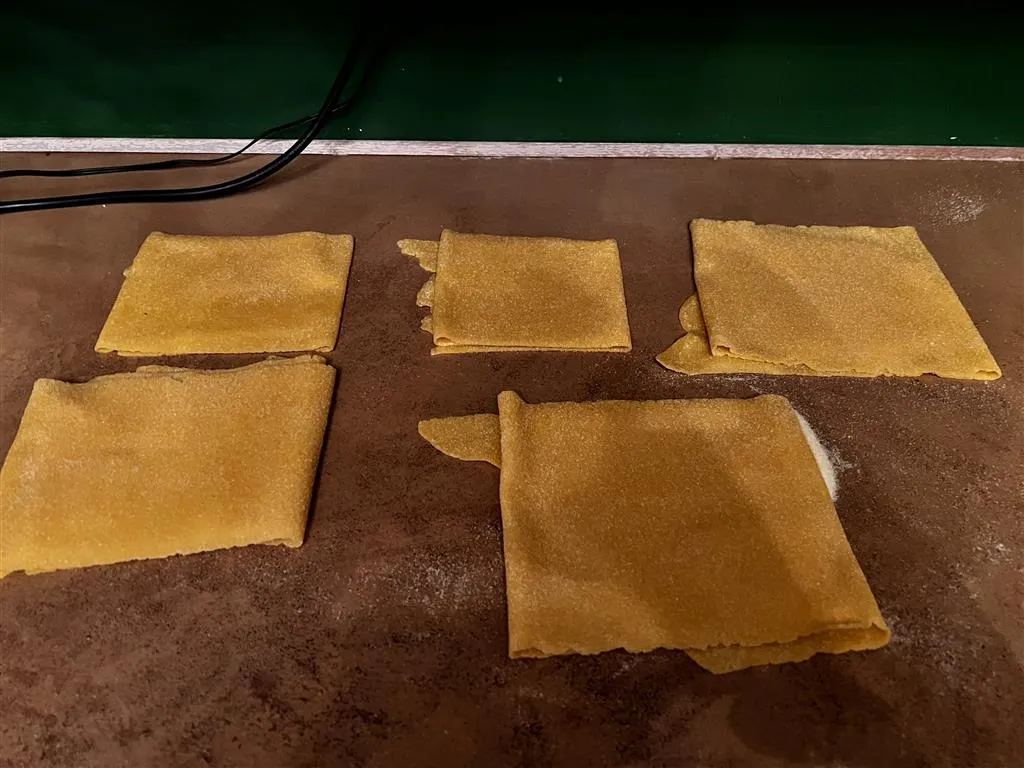 les bandes de pâtes fraiches