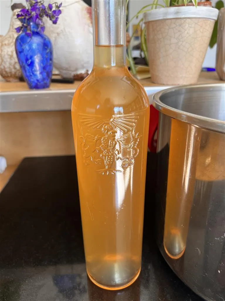 mise en bouteilles du vin d'oranges